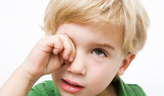 bui-bay-vao-mat-phai-lam-sao-1 bụi bay vào mắt phải làm sao