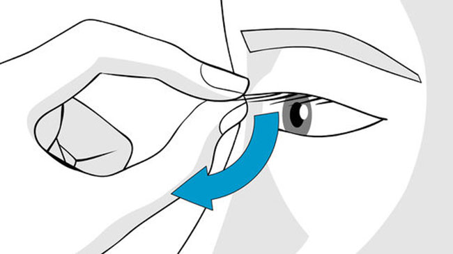 bui-bay-vao-mat-phai-lam-sao-2 thổi bụi ra khỏi mắt