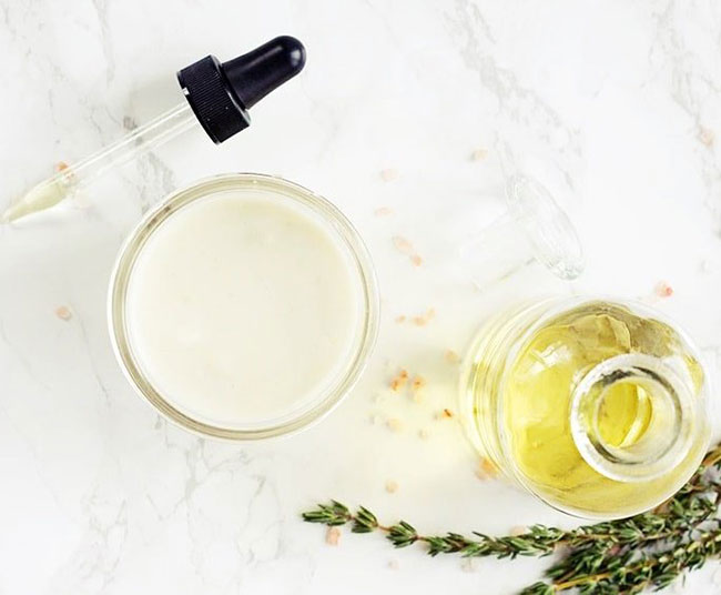 Làm mặt nạ ủ tóc từ dầu oliu và dầu dừa