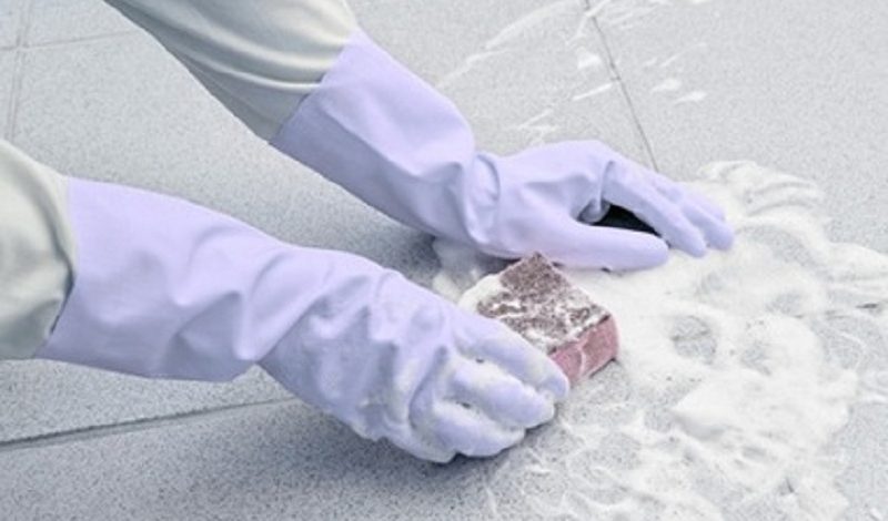 Thường xuyên lau chùi nhà cửa sạch sẽ