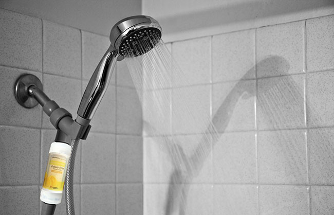 tac-dung-cua-vitamin-c-voi-lan-da-7 Tắm với đầu lọc bổ sung vitamin C Vita Fresh Wash