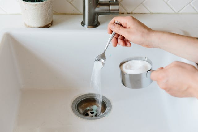 thong-bon-rua-bang-baking-soda-2 Cách thông bồn rửa bát bằng baking soda