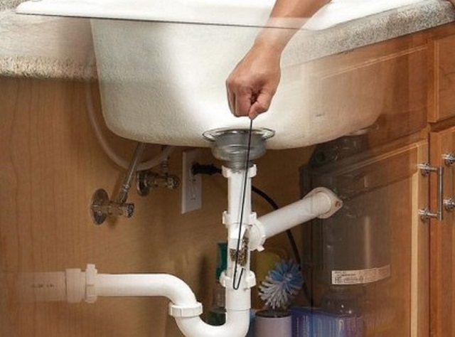 cach-thong-cong-nghet-bang-dung-cu-cau-rac dụng cụ thông tắc cống