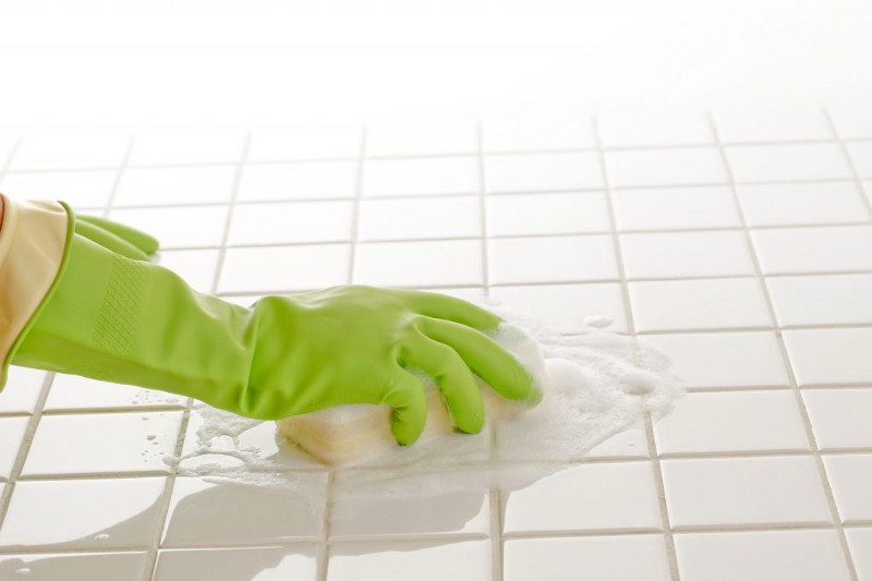 duong-ron-bi-den-3 Cách 1: Sủ dụng sản phẩm tẩy sàn