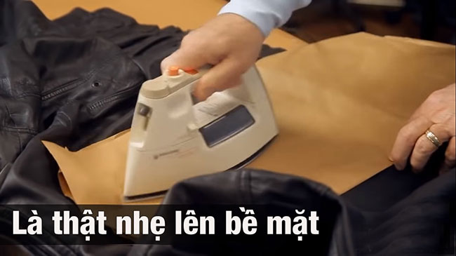 lam-ao-da-het-nhan-3 lam hết nhăn trên áo da