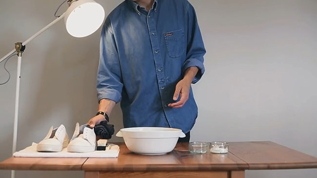 lam-sach-giay-da-trang-11 cách làm sạch giày da trắng