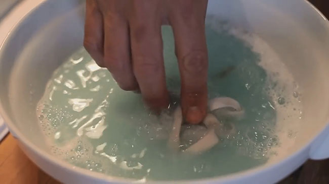 lam-sach-giay-da-trang-2 cách làm sạch giày da trắng