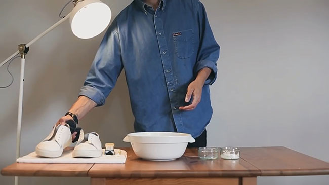 lam-sach-giay-da-trang-7 cách làm sạch giày da trắng