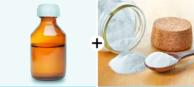 Lam-sach-guong-trong-nha-ve-sinh