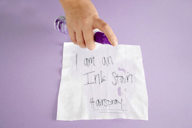 tay-vet-muc-tren-ao-trang-1 Mách bạn cách tẩy vết mực bút bi trên áo trắng