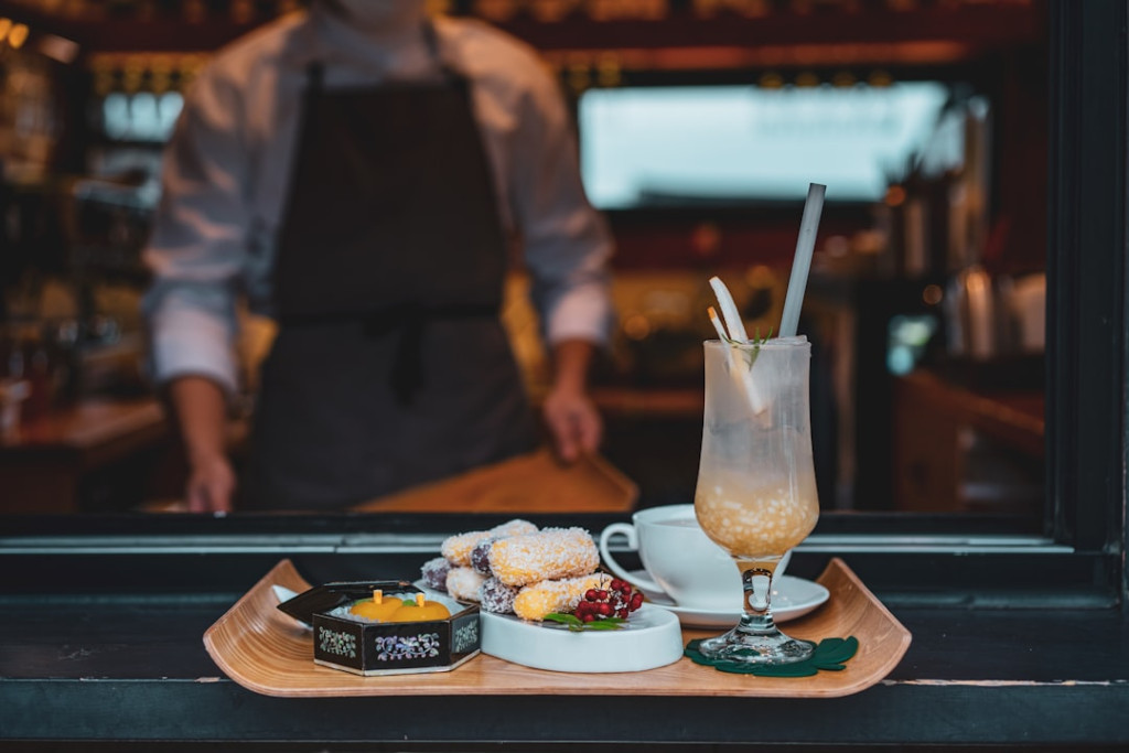 Photo 1605972013598 be8367a96e7d