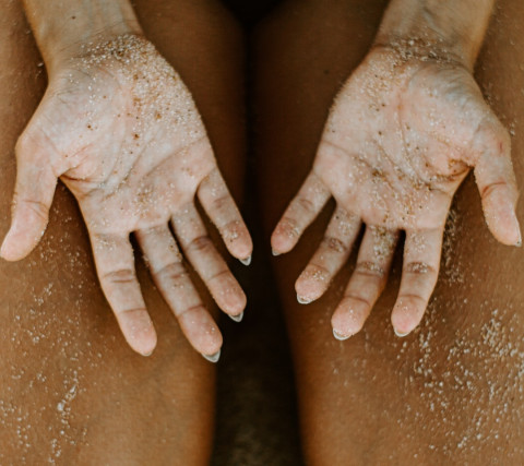 cô gái chăm sóc da dầu