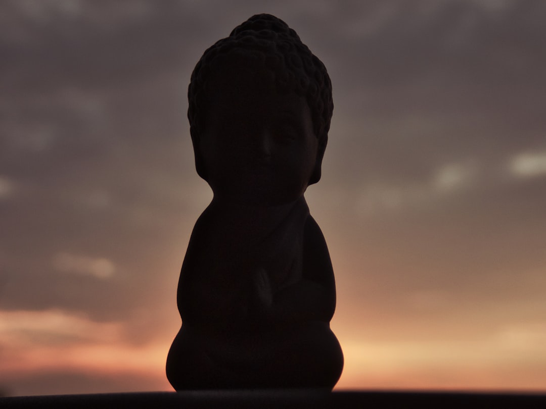 người ngồi thiền bình yên