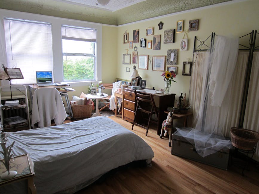 phân loại đồ đạc bàn làm việc phân loại đồ đạc bàn làm việc