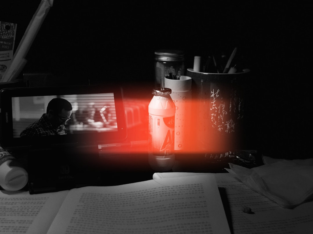 Photo 1618475827319 f8124faa396f