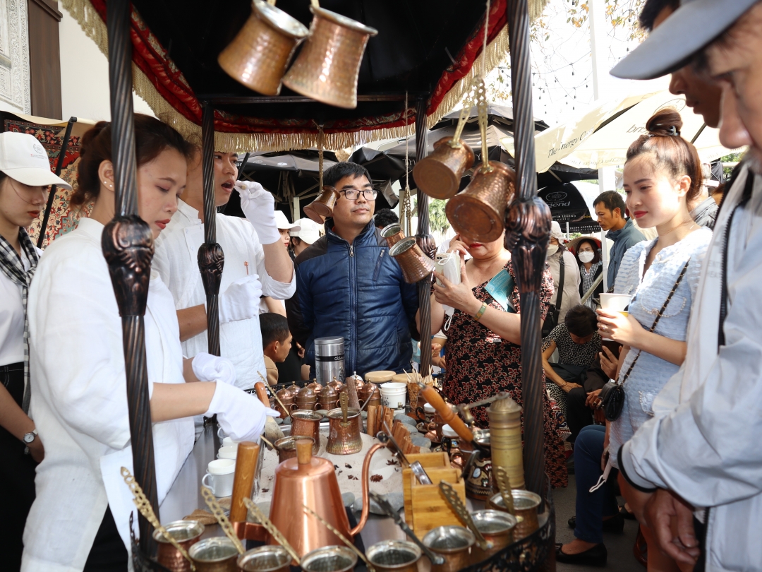 thưởng thức cà phê Buôn Ma Thuột