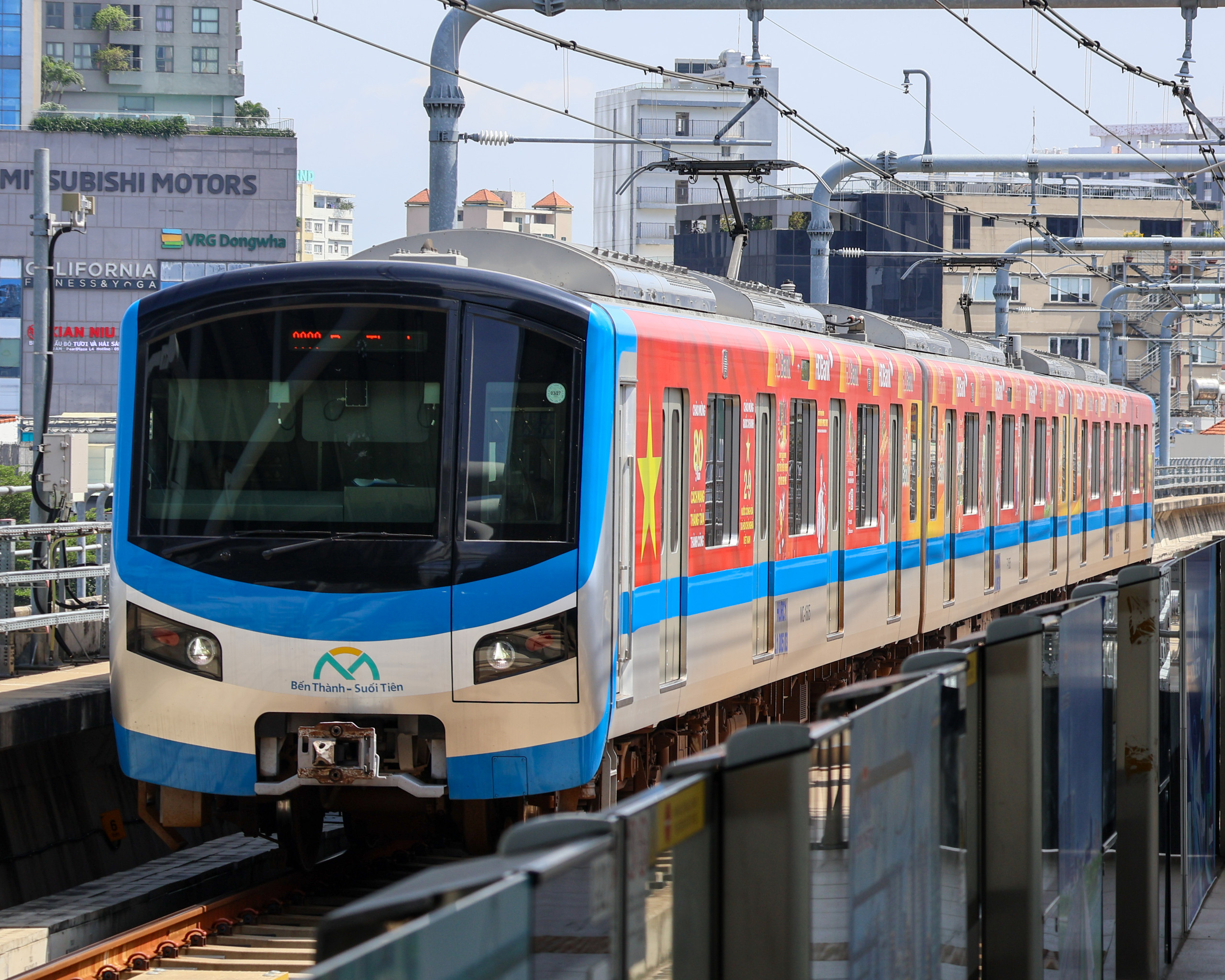 Anh chị em chơi đùa hòa thuận