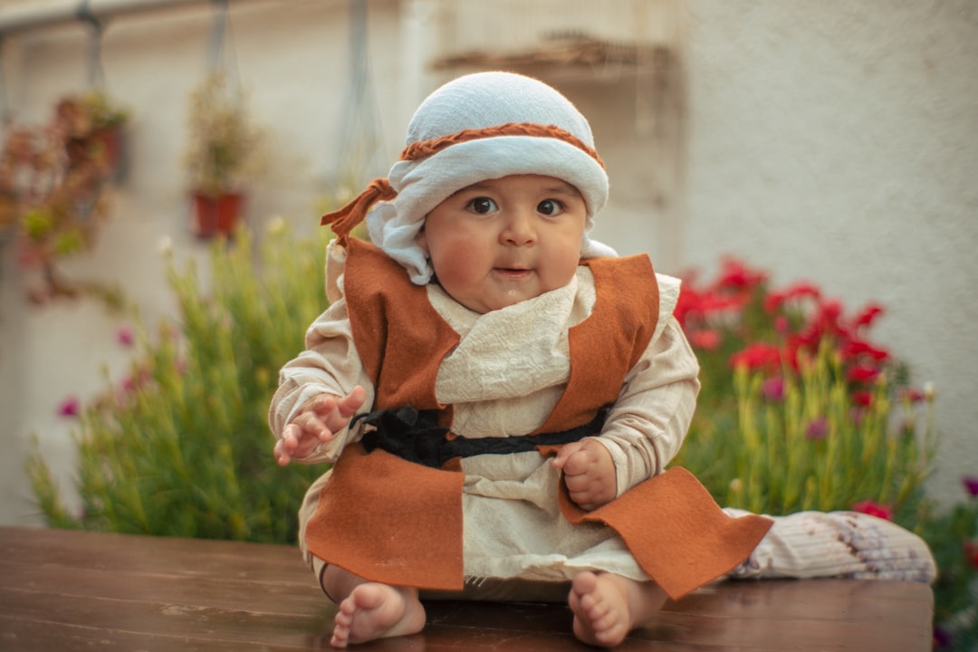 bé tự mặc quần áo