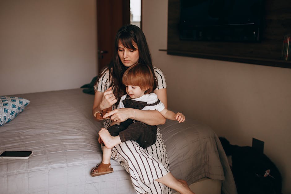 điện thoại thông minh trên gối