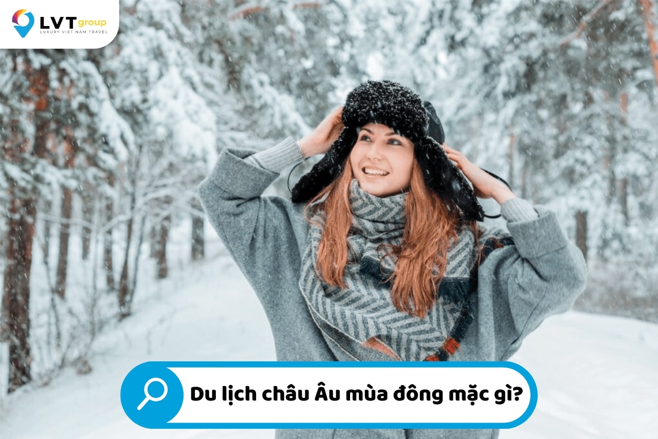 Du khách mặc ấm mùa đông
