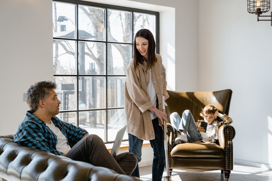 gia đình dọn dẹp nhà cửa