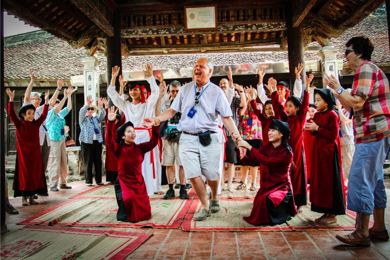 Khám phá văn hóa địa phương