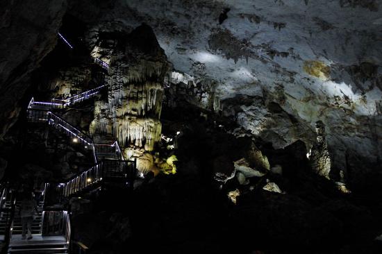 thạch nhũ tráng lệ động Thiên Đường