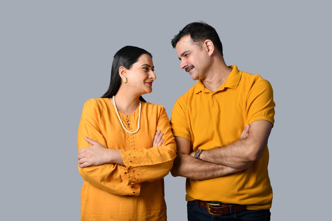 vợ chồng thảo luận cởi mở