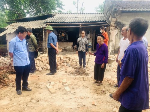 xây nhà cho người dân khó khăn